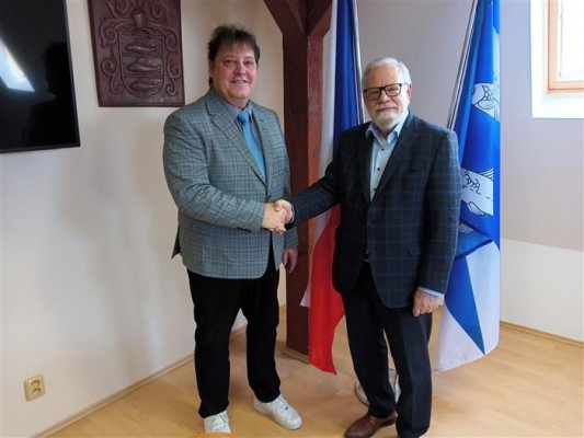 Místopředsedu Senátu Jiří Oberfalzera zaujal Lex Aš, zajel si k nám pro podrobnosti